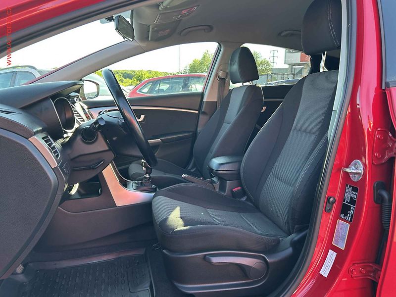 Hyundai i30 (2013) 1.6CVVT, ČR, Navi, AC - fotka 9 z 18