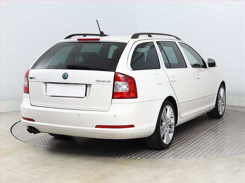 Škoda Octavia (2010) RS 2.0 TSI, Navi, Xenony - fotka 5 z 16