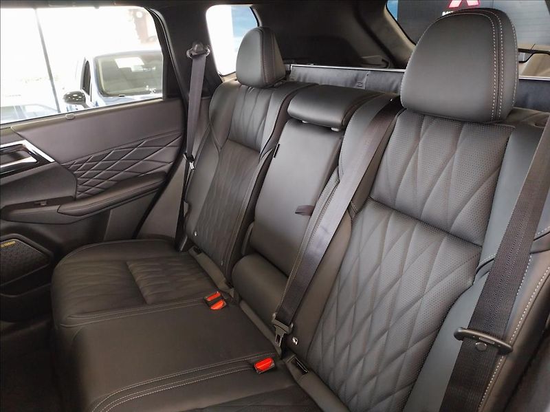 Mitsubishi Outlander (2026) 2.4 PHEV  BLACK EDITION - fotka 7 z 8