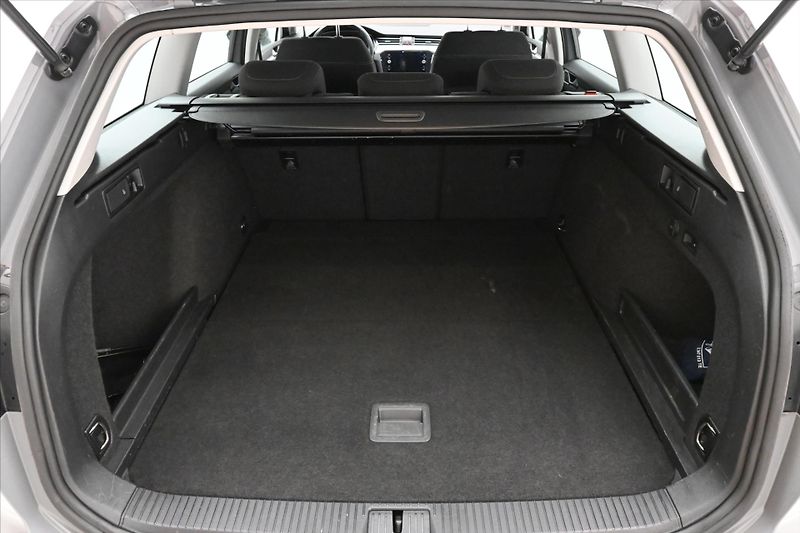 Volkswagen Passat 2,0 TDI 110kW DSG Business Zár - fotka 10 z 32