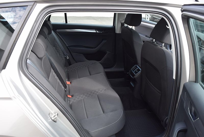 Škoda Superb (2017) 1.4TSI 110kw AMBITION APP OPS - fotka 38 z 50