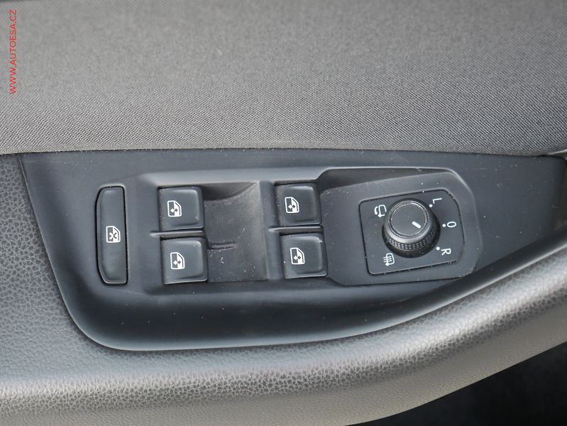 Volkswagen Passat (2017) 2.0 TDi, 1.maj, Comfortline - fotka 11 z 19