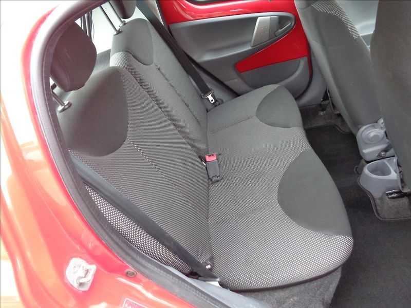 Toyota Aygo 1,0 - fotka 10 z 16