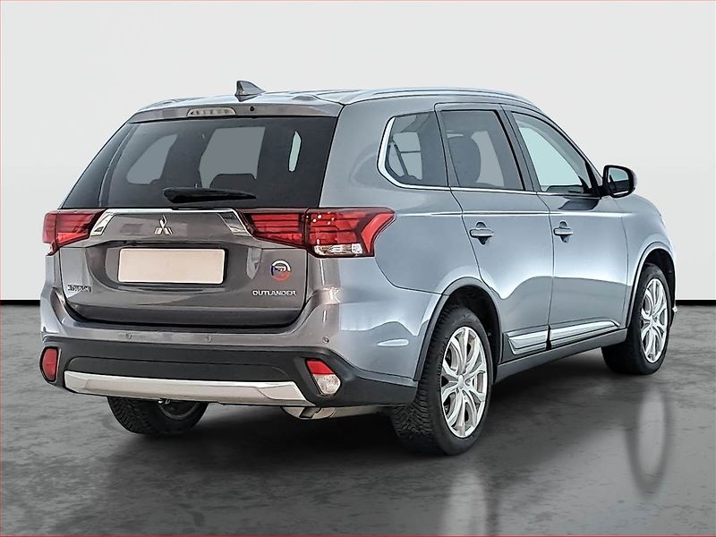 Mitsubishi Outlander (2017) 2.0, Tempomat, Park. senzory - fotka 5 z 17