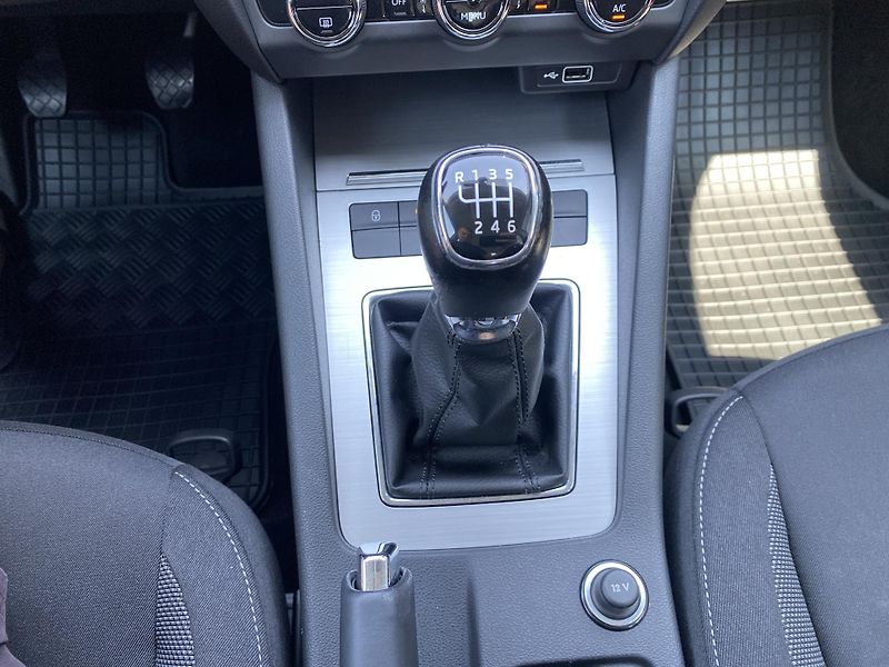Škoda Octavia 1.4 TSI 110kW -1xMAJ.- ALU-PDC - fotka 27 z 42