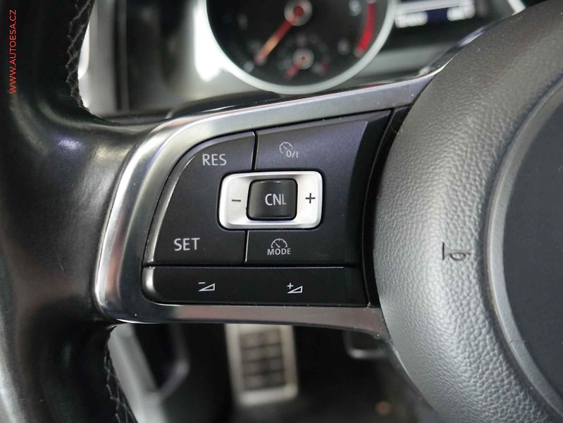 Volkswagen Golf (2016) 2.0TDi, GTD, DSG, bixenon - fotka 12 z 21
