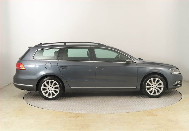 Volkswagen Passat (2012) 1.6 TDI, Park. senzory - fotka 6 z 18