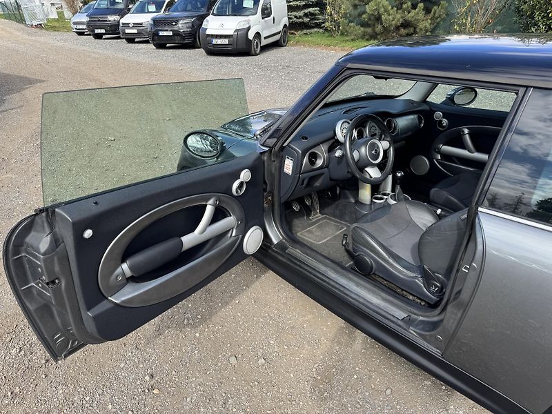 Mini Cooper S 1.6, 120kw, Cooper S - fotka 9 z 28