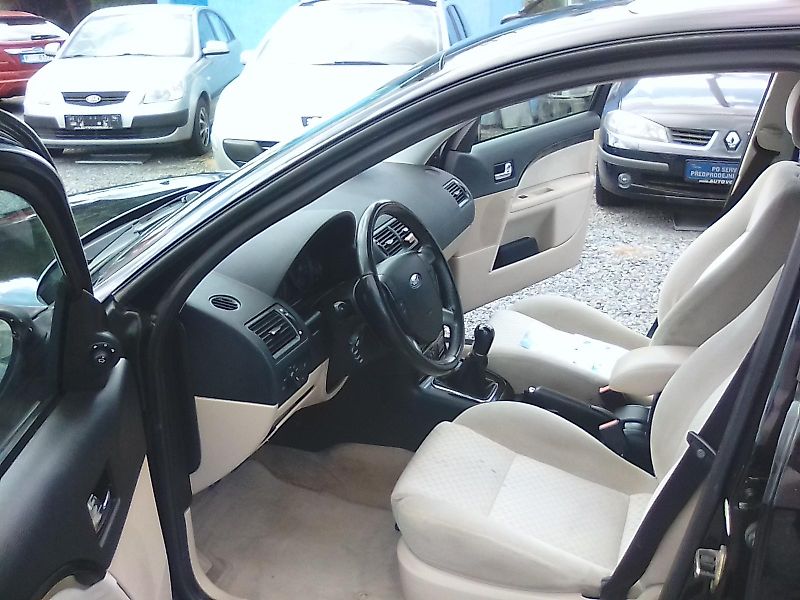 Ford Mondeo (2007) 1.8i 16V Ghia , závěs - fotka 15 z 35