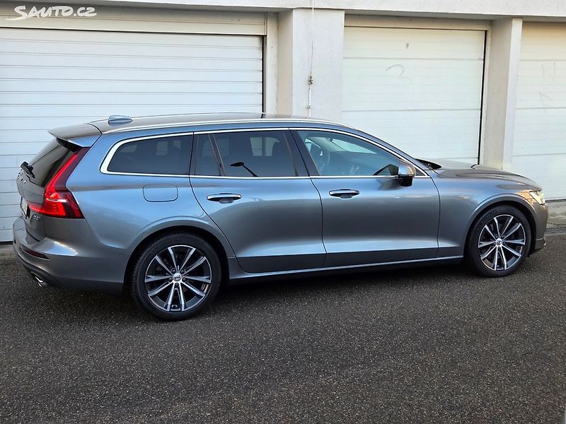 Volvo V60 (2020) 2.0 D4 AWD 4x4 Automat - fotka 10 z 37