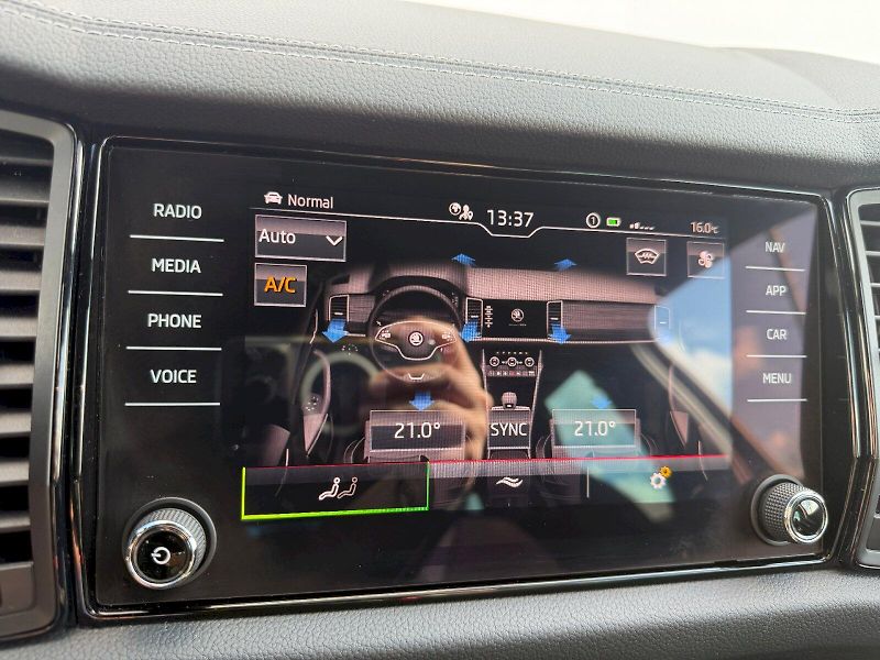 Škoda Kodiaq (2022) 2.0 TSI 140kW 4x4 SportLine DS - fotka 23 z 35