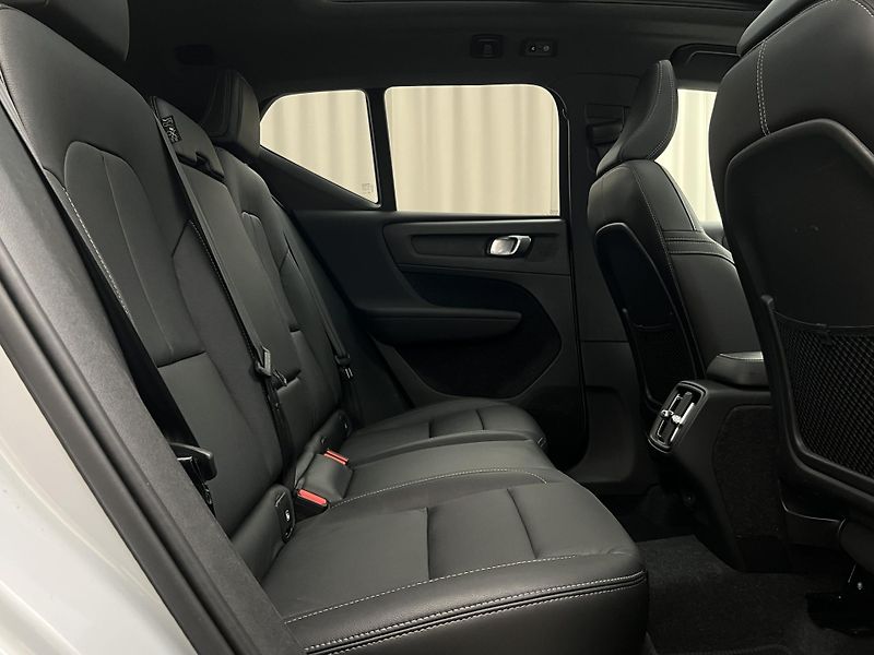 Volvo XC40 T3 R-DESIGN  - fotka 20 z 41
