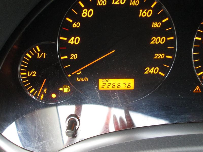 Toyota Avensis (2008) 2,2  130 KW - fotka 23 z 24