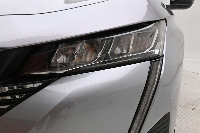 Peugeot 308 1,5 BlueHDI 96 kW ALLURE AT8 Z - fotka 29 z 31