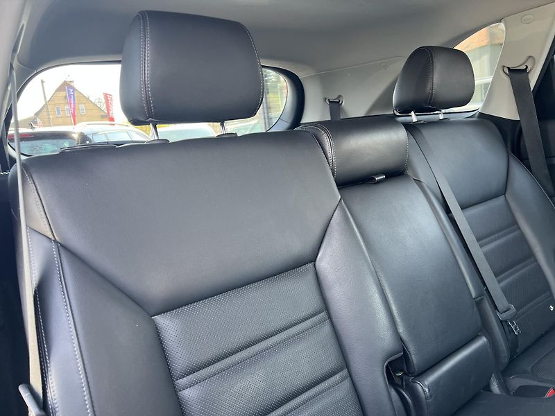 Kia Sorento 2.2CRDi REBEL 4x4 KŮŽE 7MÍST - fotka 36 z 52