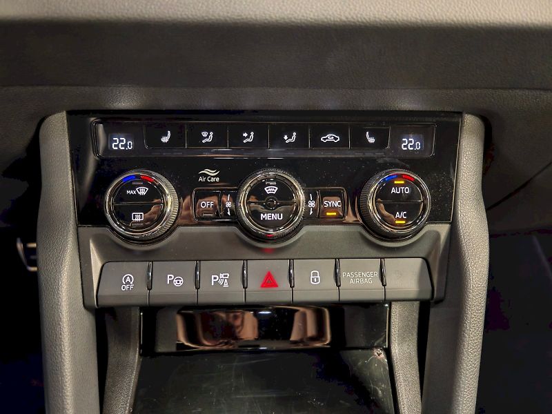 Škoda Karoq (2025) 1.5 TSI 110 kW DSG Sportline - fotka 18 z 32