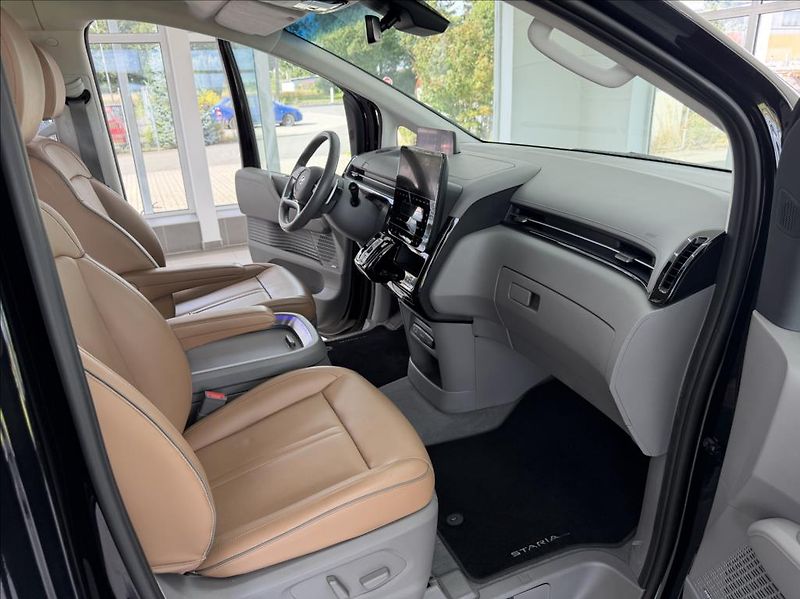 Hyundai Staria 2,2 CRDi, Signature 4WD, 7míst - fotka 7 z 24