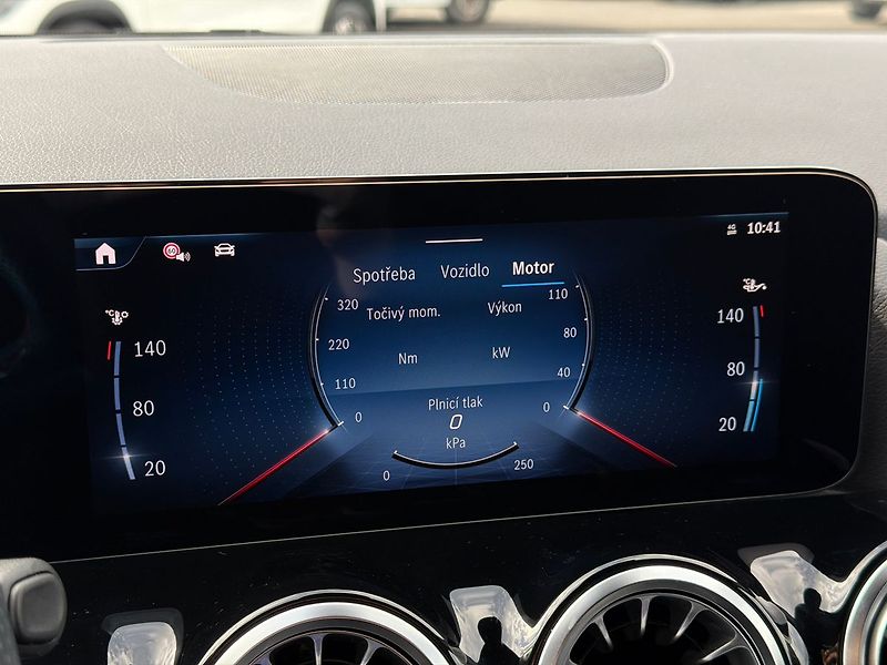 Mercedes-Benz GLA 200d 4MATIC Edition 140 Years - fotka 37 z 38