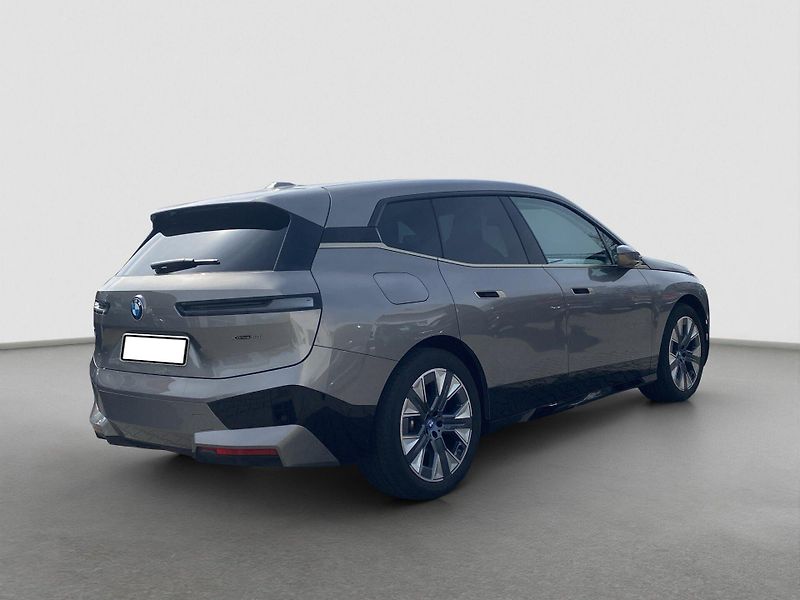 BMW iX xDrive40 Sport Kamera - fotka 6 z 15