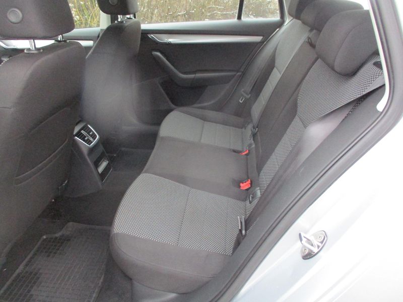 Škoda Octavia 1.2 TSi AMB*SERVIS*L+Z PNEU - fotka 34 z 40