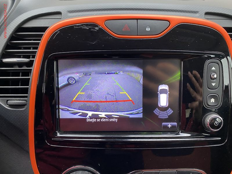 Renault Captur (2015) 1.2 TCe, Intense, AT, navi - fotka 17 z 17