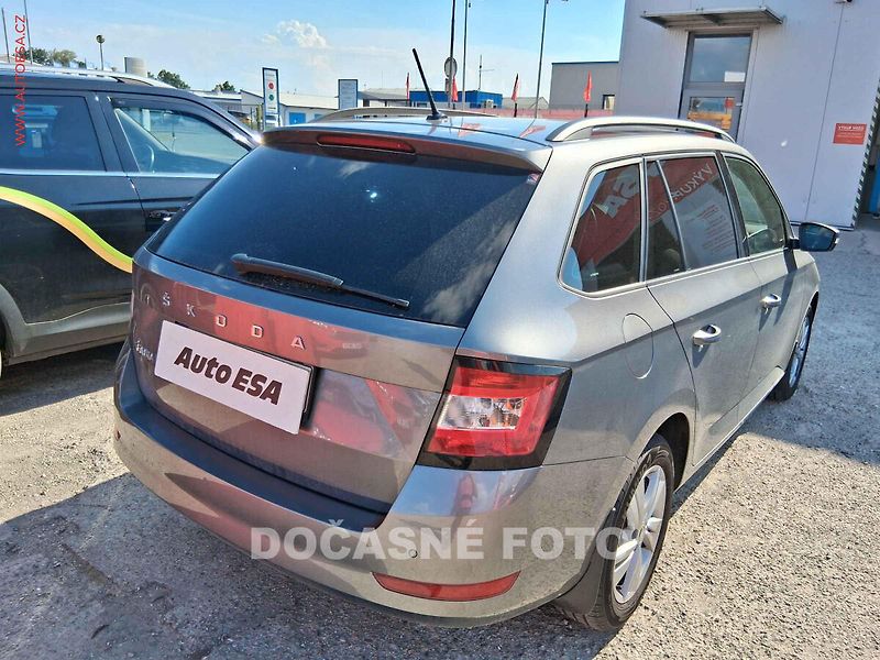 Škoda Fabia (2022) 1.0 TSI, AC, výhřev sed - fotka 2 z 3