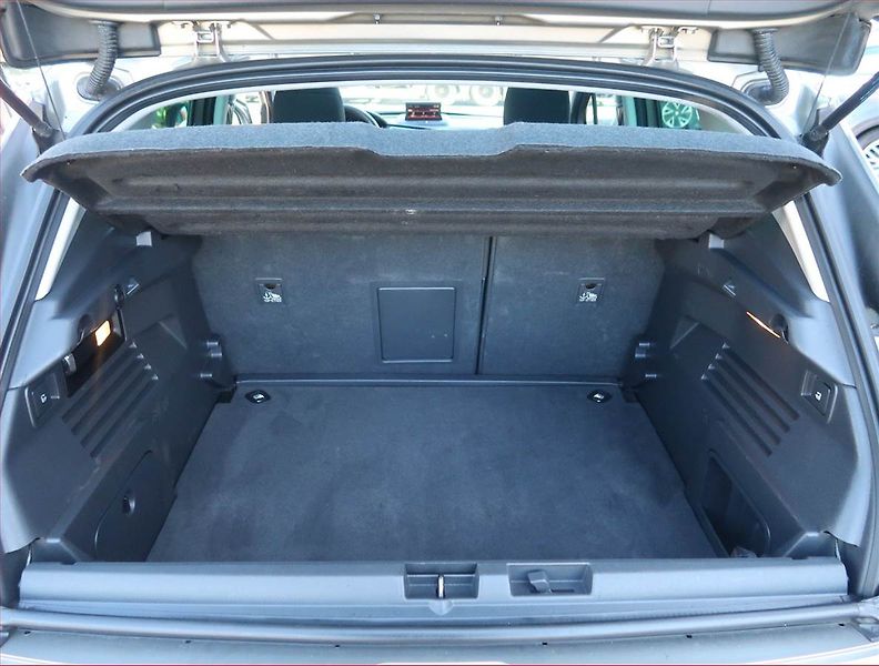 Peugeot 3008 (2011) 1.6 VTi, Navi, Tempomat - fotka 13 z 14