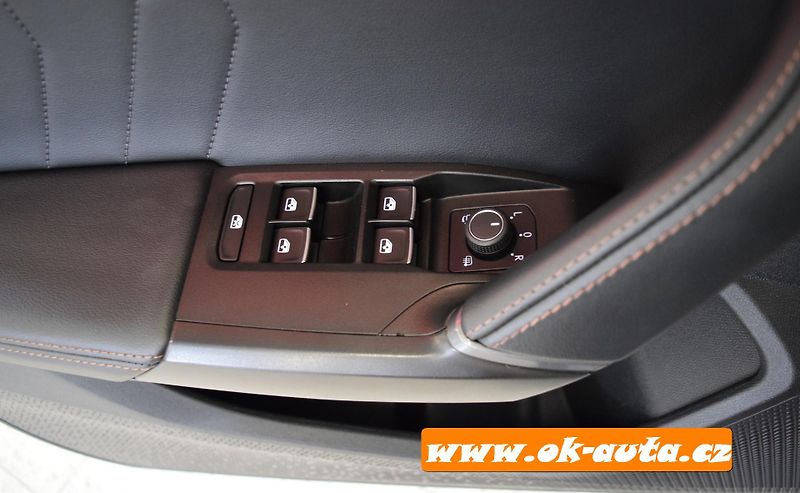 Cupra Formentor 2.0 TDI 4x4 DSG 33 000 KM - fotka 39 z 66