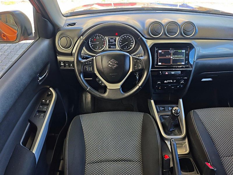 Suzuki Vitara (2016) 1.6 VVT Digiklima Kamera - fotka 15 z 40