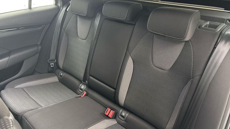Škoda Octavia 1.0 TSI Ambition Combi - fotka 16 z 24
