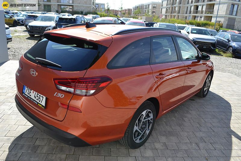 Hyundai i30 WG 1.5T-GDI 103KW DCT FAMILY N - fotka 5 z 41