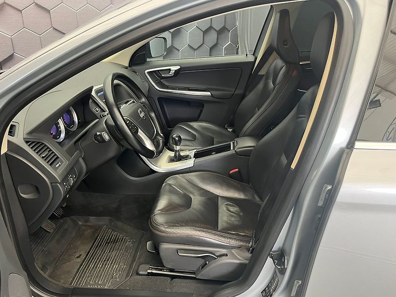 Volvo XC60 D3 MOMENTUM manuál - fotka 22 z 41