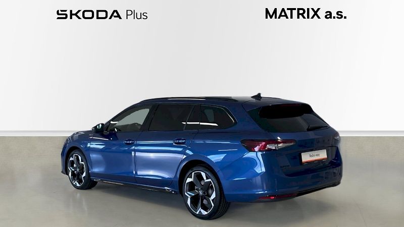 Škoda Superb (2025) kombi Sportline iV 1.5TSI 110k - fotka 8 z 37