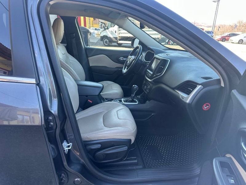 Jeep Cherokee 2.2 CRD 4x4/147kW/Automat/1MAJ - fotka 21 z 37