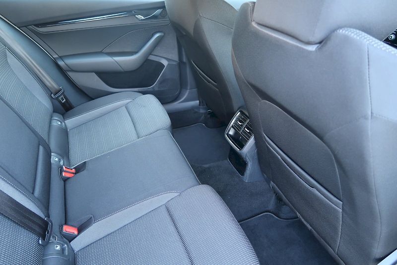 Škoda Octavia (2023) Ambition Plus 2.0 TDI 110 kW D - fotka 25 z 28