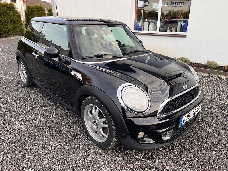 Mini Cooper S (2010) 1.6 i 135 Kw Sada kol - fotka 1 z 19