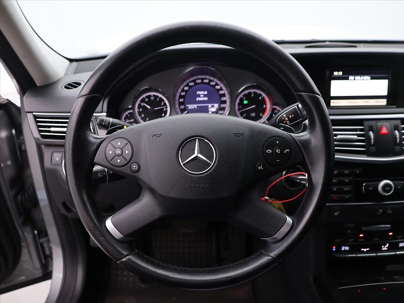 Mercedes-Benz Třídy E 3,0 350CDI 170kW Avantgarde - fotka 21 z 40