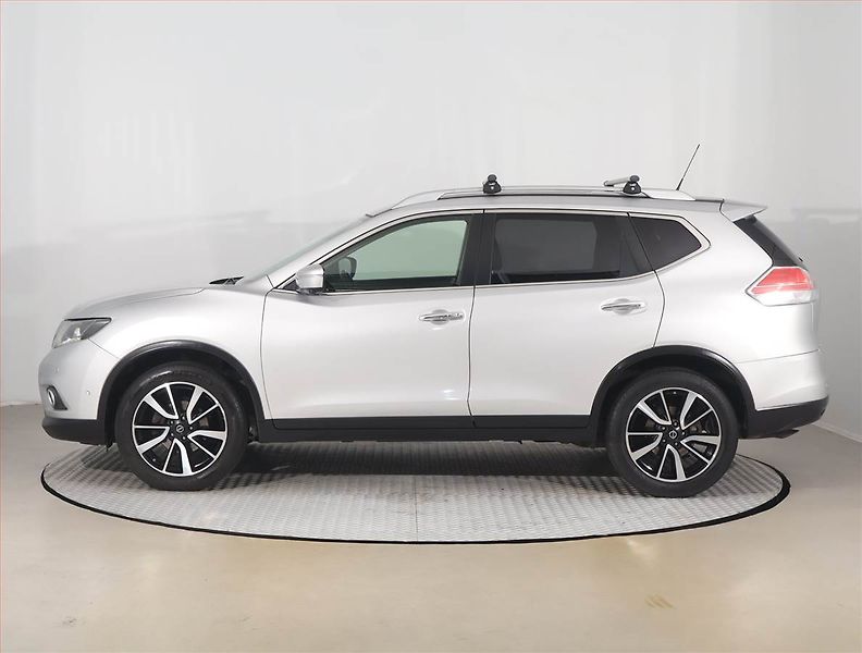 Nissan X-Trail (2015) 1.6 dCi, 4X4, Navi, Xenony - fotka 3 z 26
