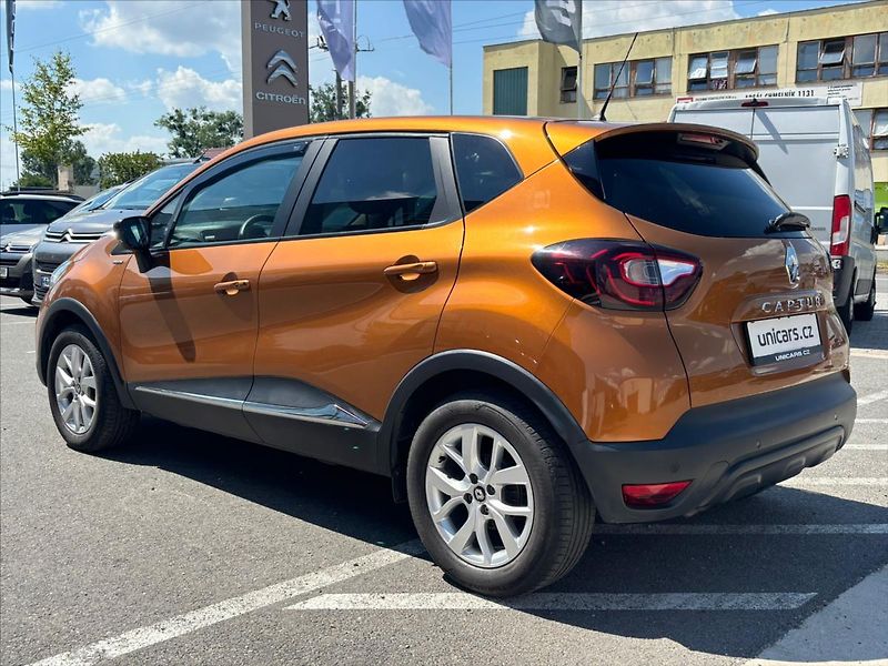 Renault Captur 1,3 TCe  Limited AT ČR - fotka 4 z 23