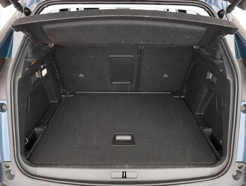 Peugeot 3008 (2023) 1.5 BlueHDi - fotka 15 z 16