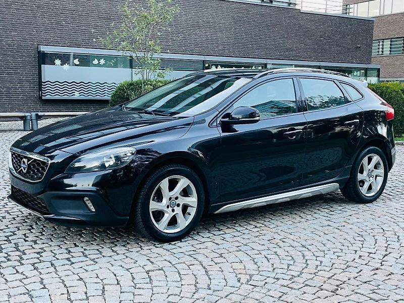 Volvo V40 2.0D3 MANUÁL CROSS SERVISKA  - fotka 4 z 43