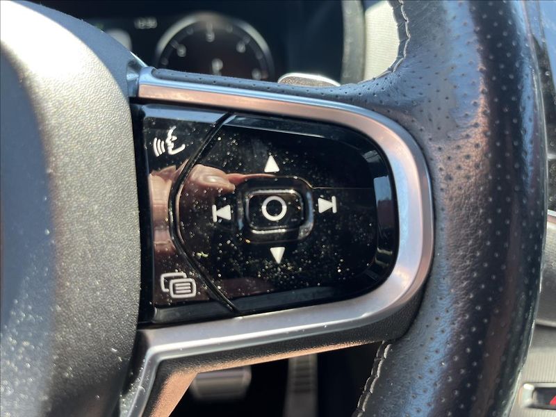 Volvo XC90 2,0 D5 R-DESIGN AWD SERVIS DPH - fotka 21 z 54