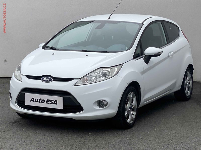 Ford Fiesta (2011) 1.4i, Titanium, park. čidla - fotka 3 z 15