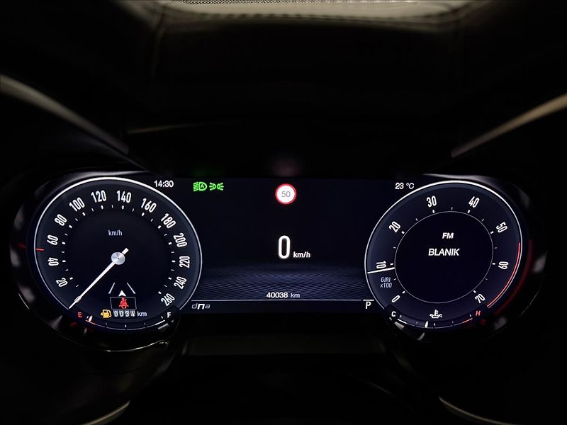 Alfa Romeo Stelvio VELOCE 206kW Q4 H&K PANORAMA - fotka 17 z 42