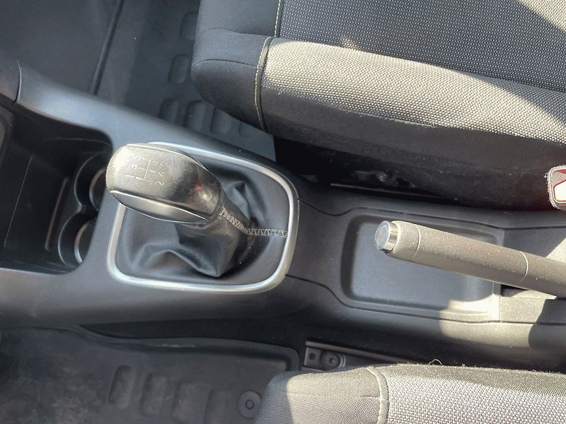Citroën C3 (2017) 1.2 PureTech,Feel,60kW,1.Maj,Č - fotka 23 z 35
