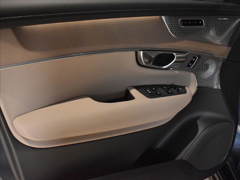 Volvo XC90 (2026) 2,0 T8  Ultra Dark - fotka 22 z 40