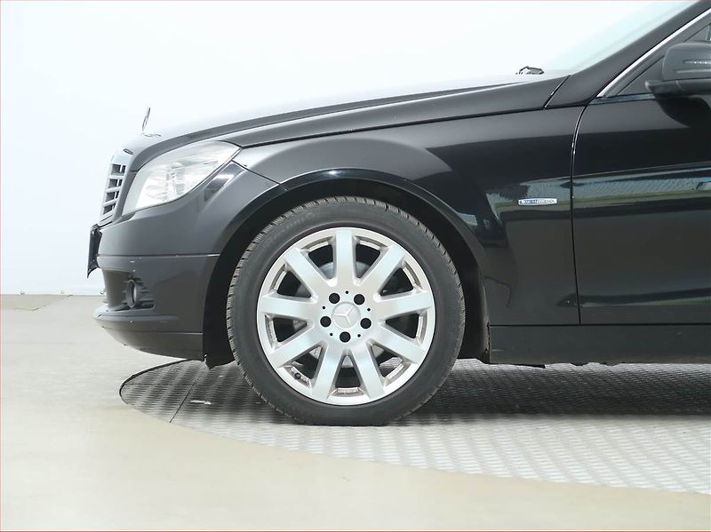 Mercedes-Benz Třídy C (2010) C 220 CDI, Navi, Tempomat - fotka 14 z 15