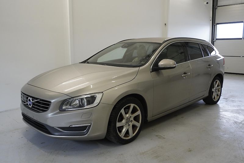 Volvo V60 D4 AUTOMAT - fotka 1 z 29