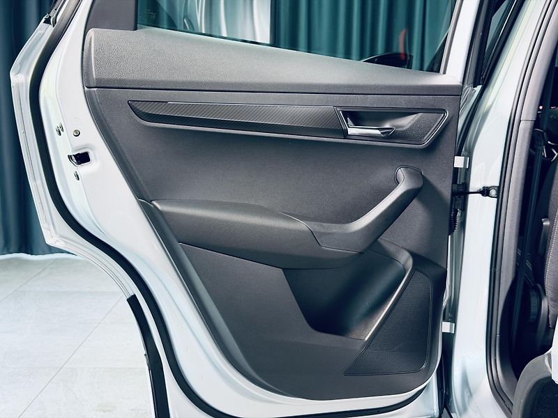 Škoda Karoq (2025) 1.5TSI*SPORT*360*5.LET.ZÁR - fotka 34 z 42