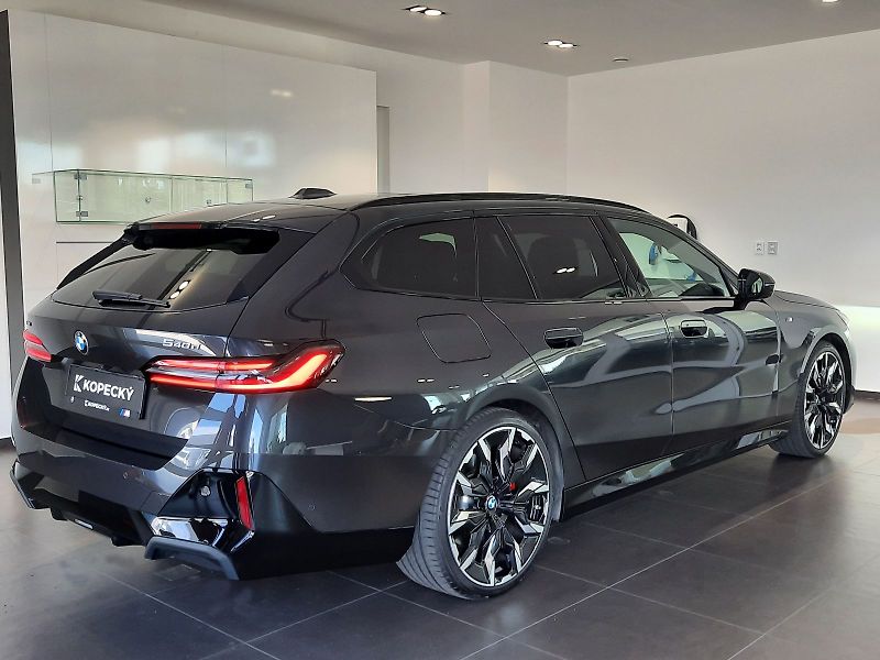 BMW Řada 5 540d xDrive Touring M Sport - fotka 6 z 17